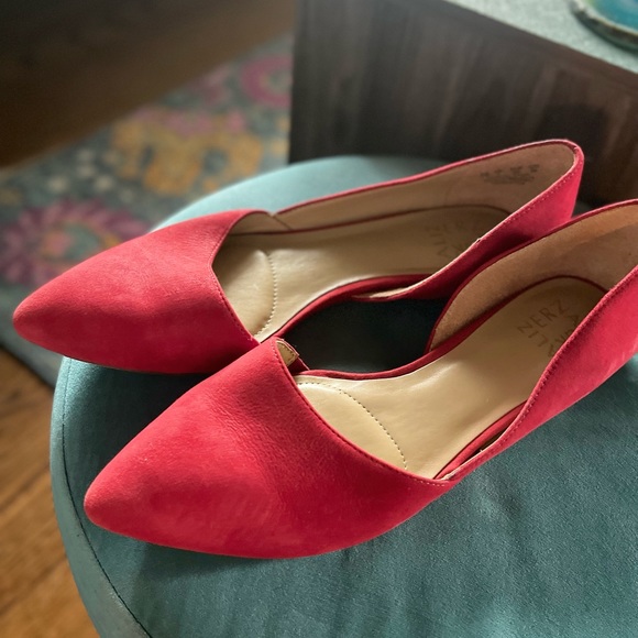 Red Suede Naturalizer “Samantha” Flats originally $99 - Picture 1 of 8